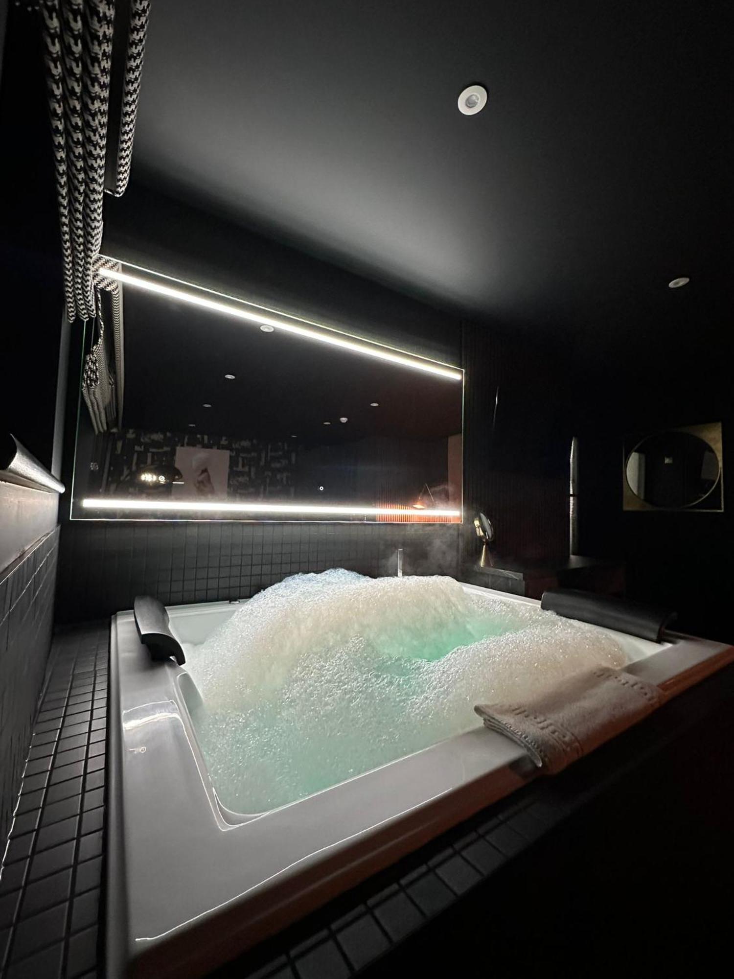 Secret Suites Lancaster Luaran gambar