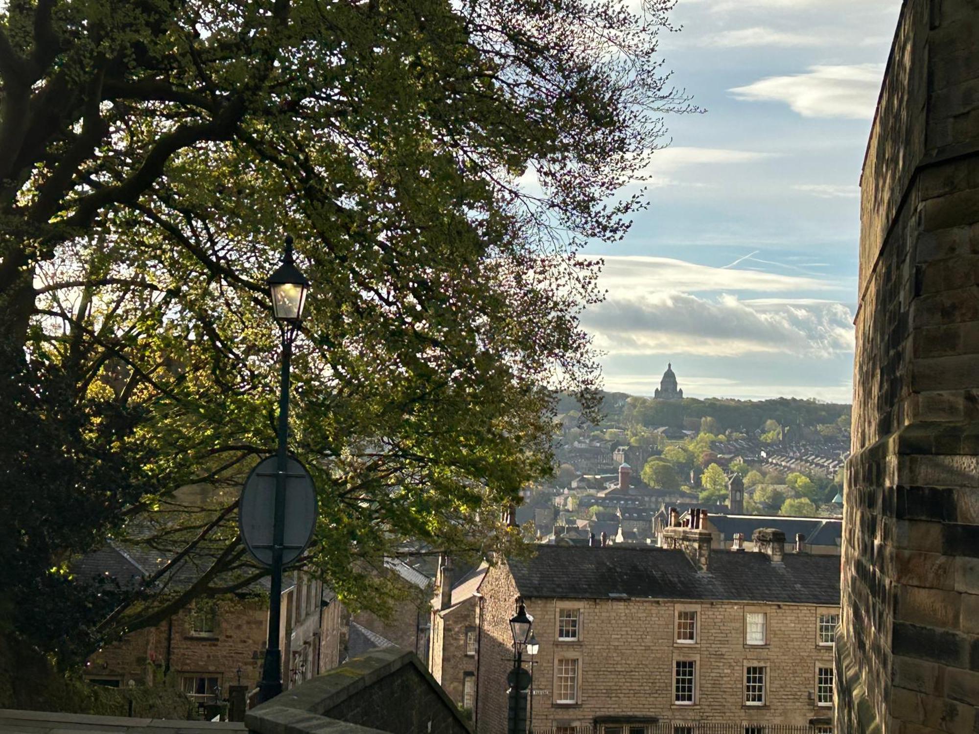 Secret Suites Lancaster Luaran gambar
