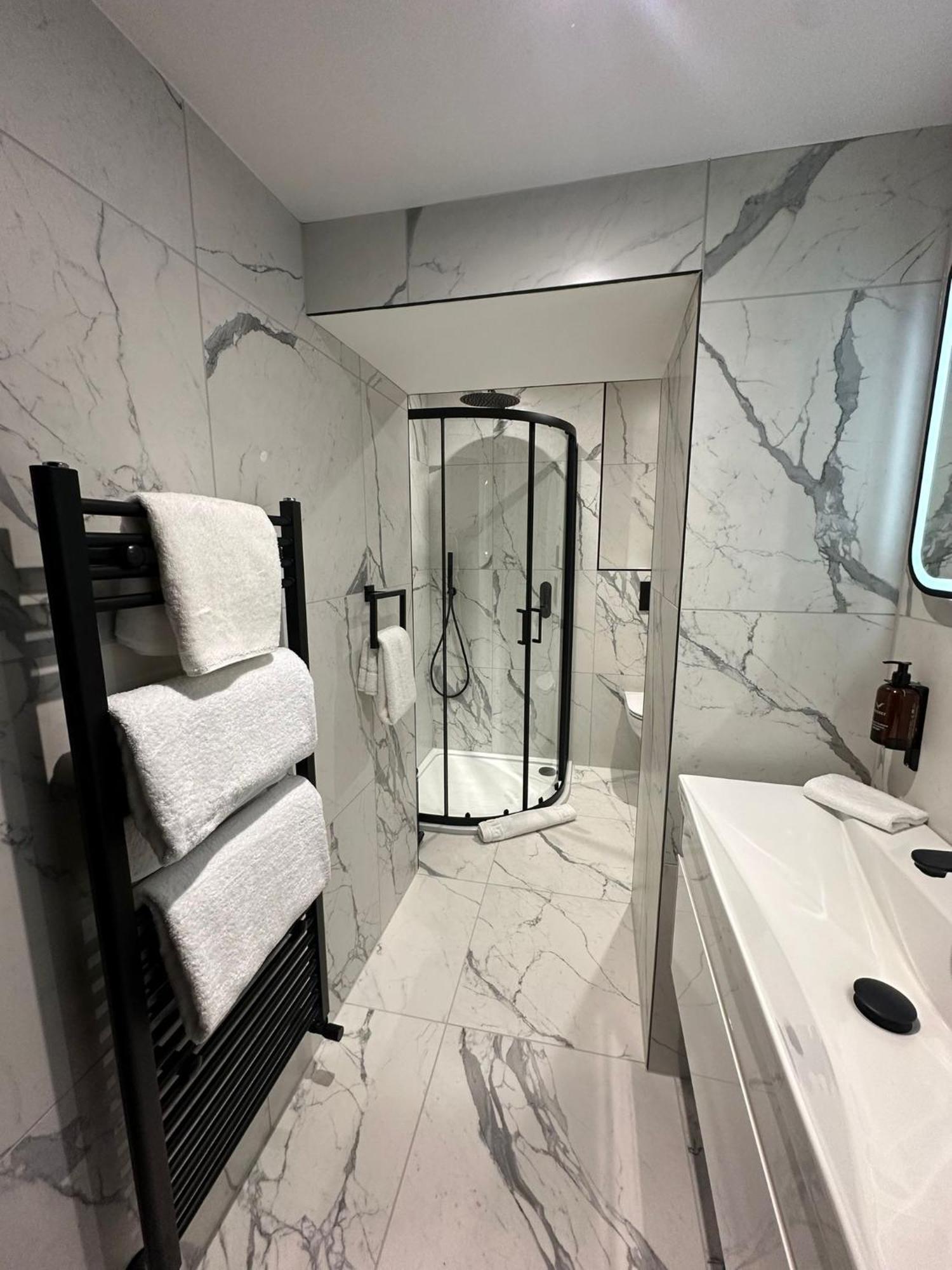 Secret Suites Lancaster Luaran gambar