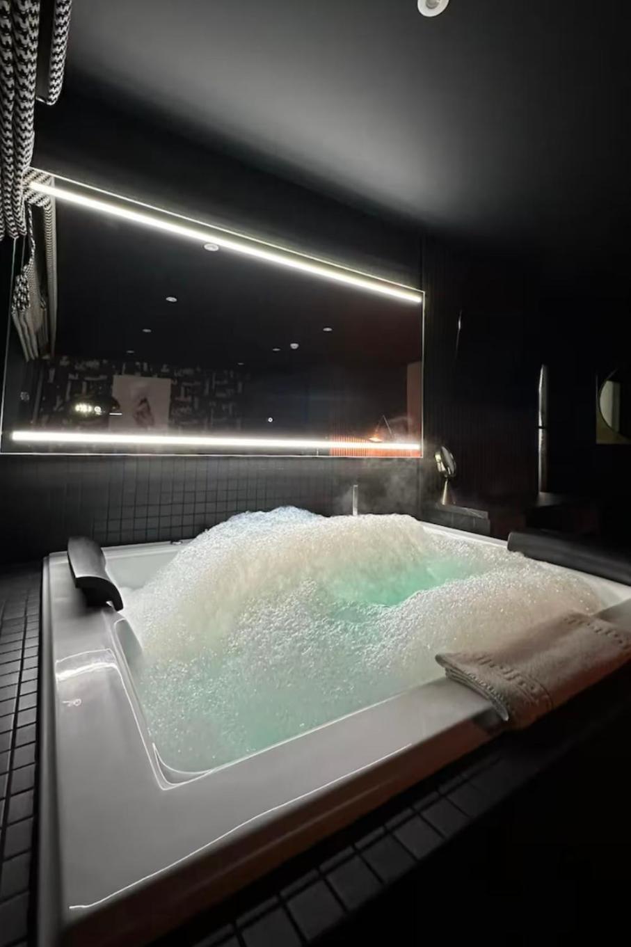 Secret Suites Lancaster Luaran gambar