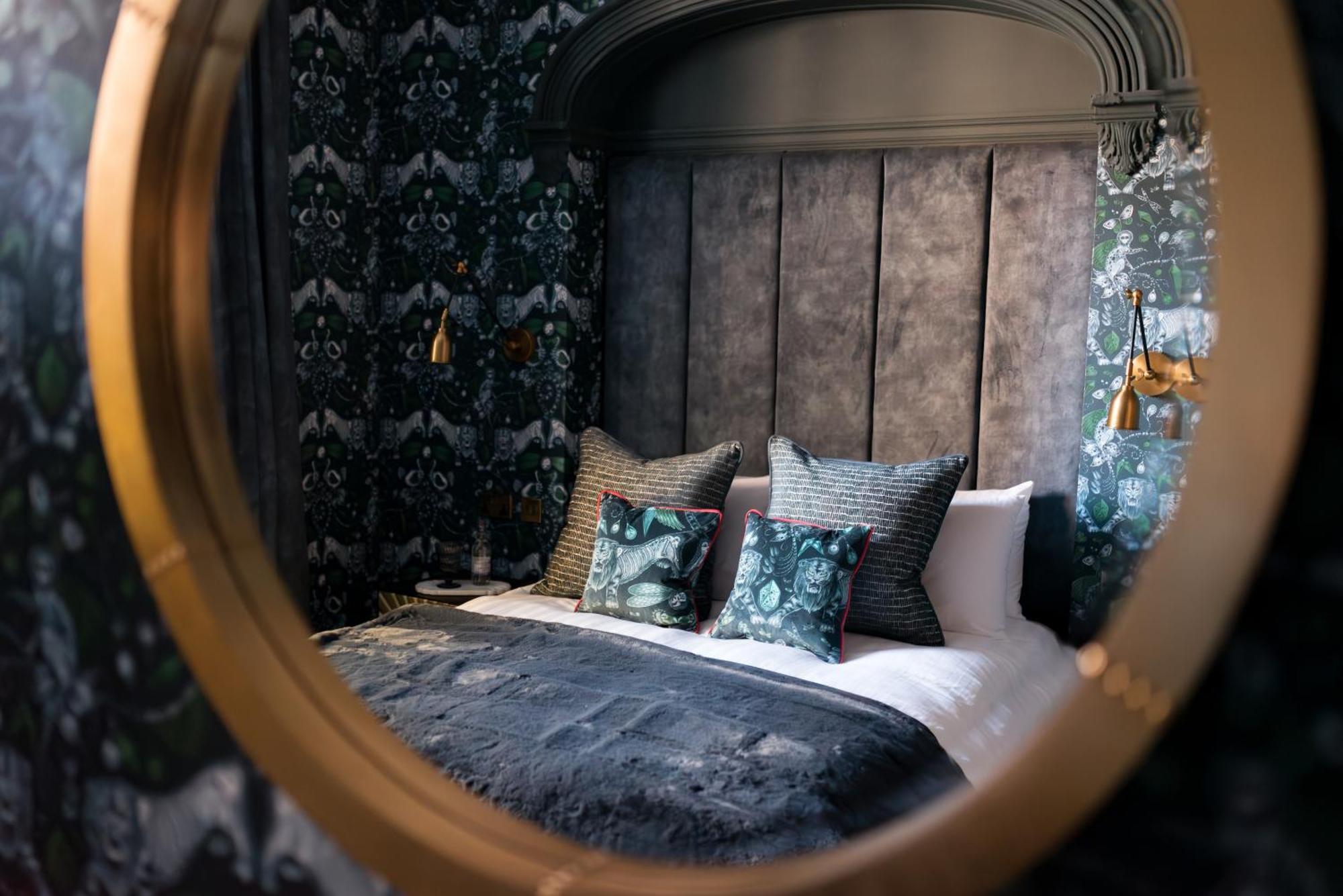 Secret Suites Lancaster Luaran gambar